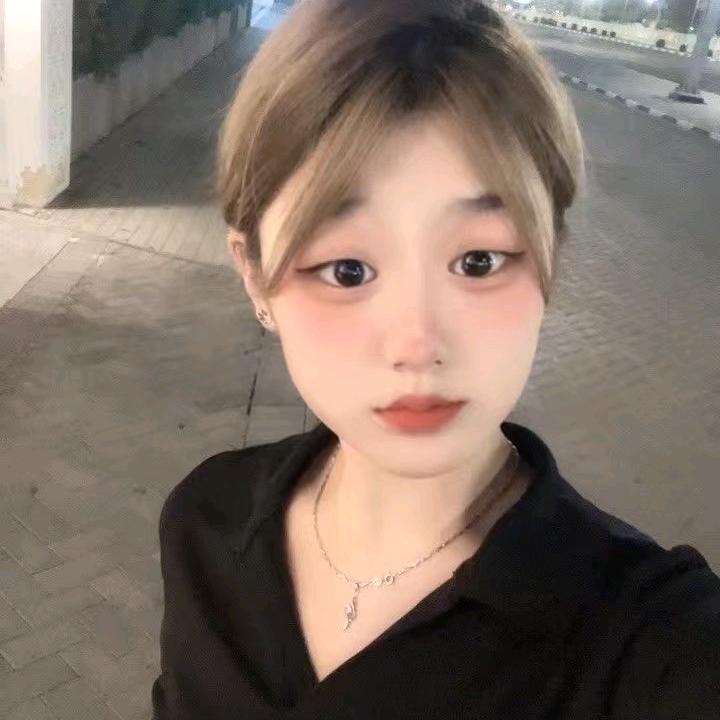 一只可爱的小姑娘