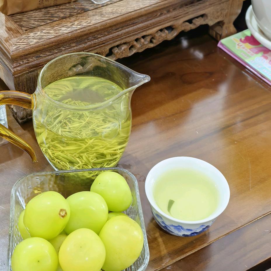 紫金烟酒茶行，卖茶的小芳
