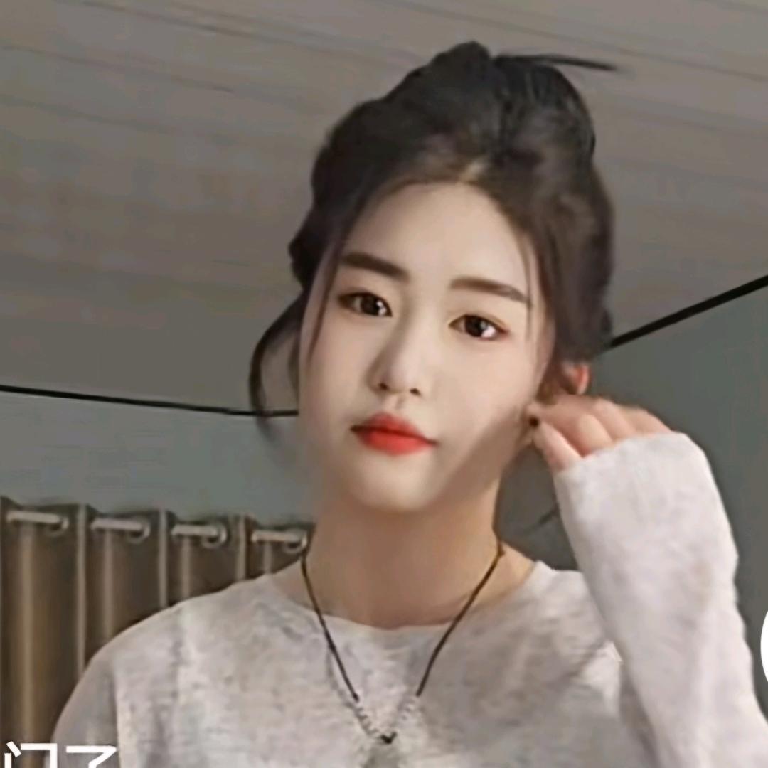 翠翠爱化妆