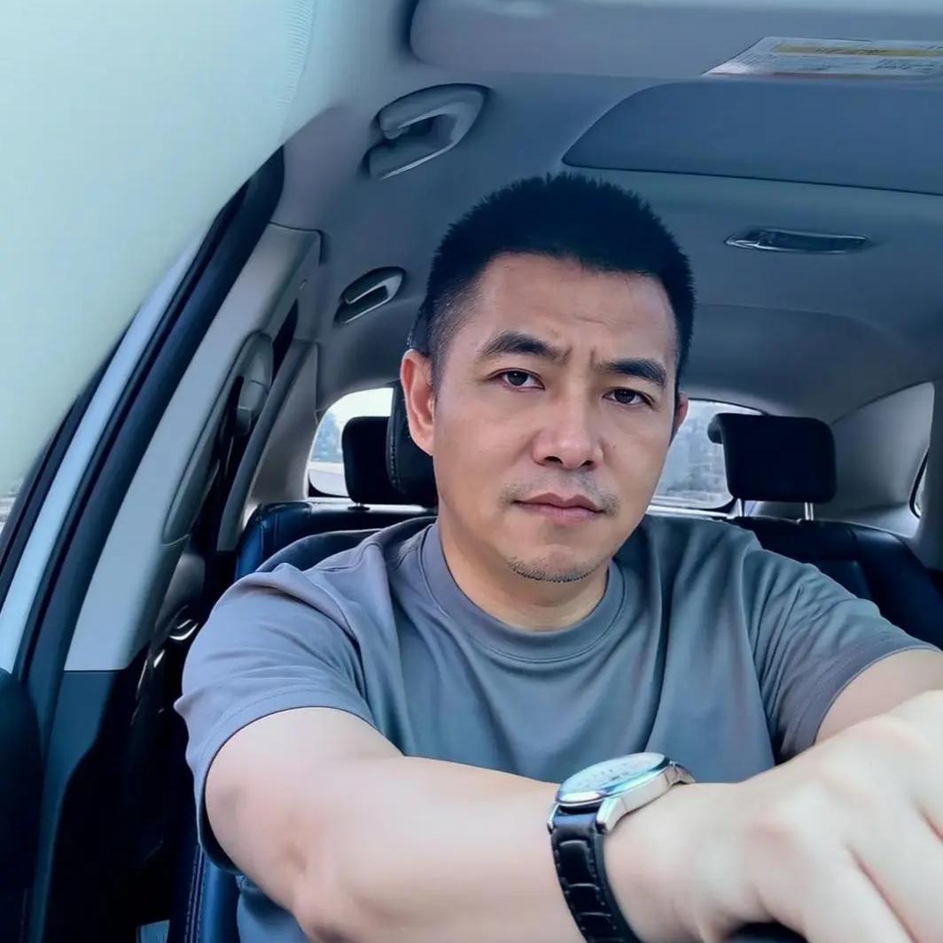 佳柏，好摄之徒