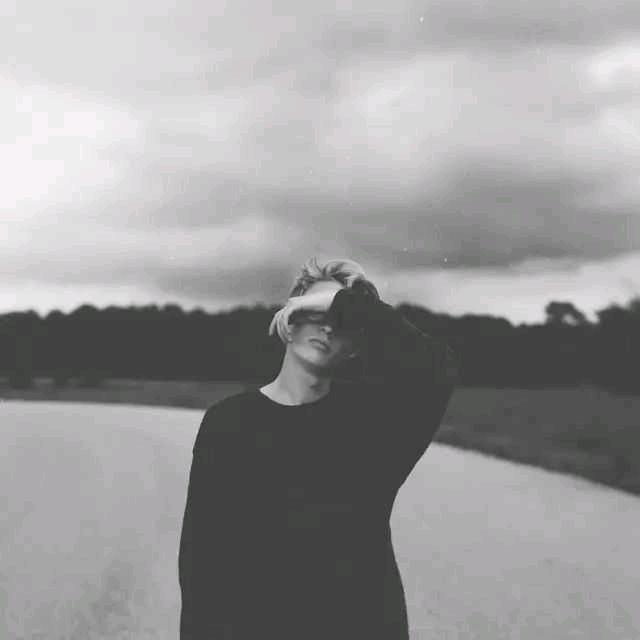 ⸂⸂⸜👊⸝⸃⸃.