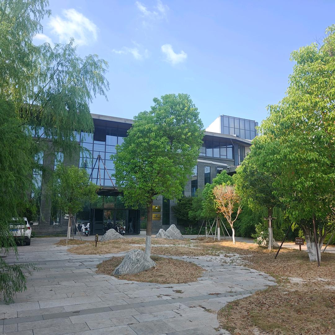 凤栖湖景区清研研究院