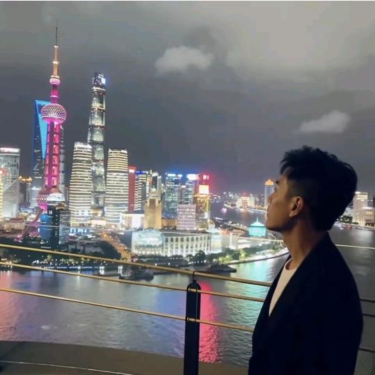 大佬讲美容仪 （每晚八点半开播）
