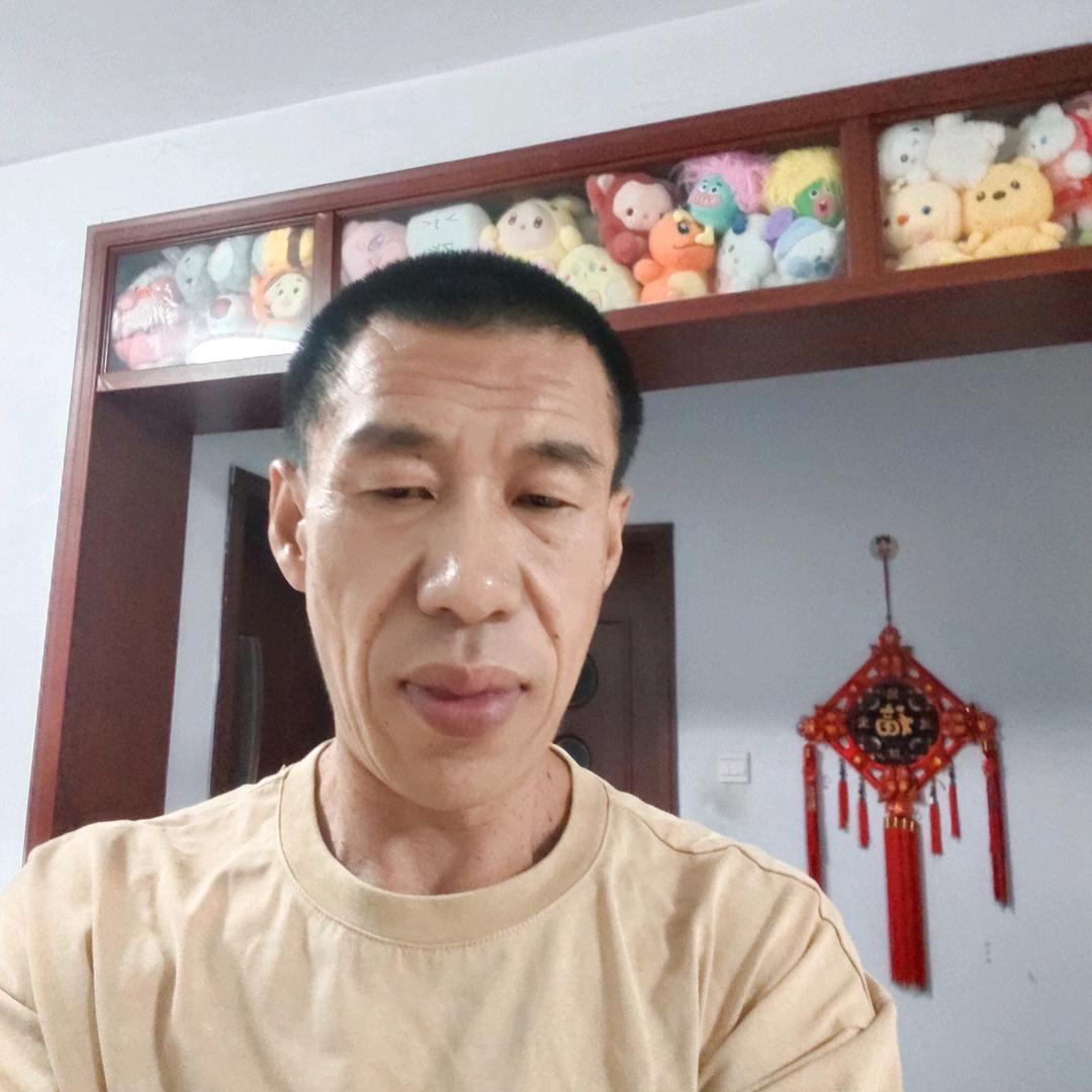阳光帅气憨厚的男孩