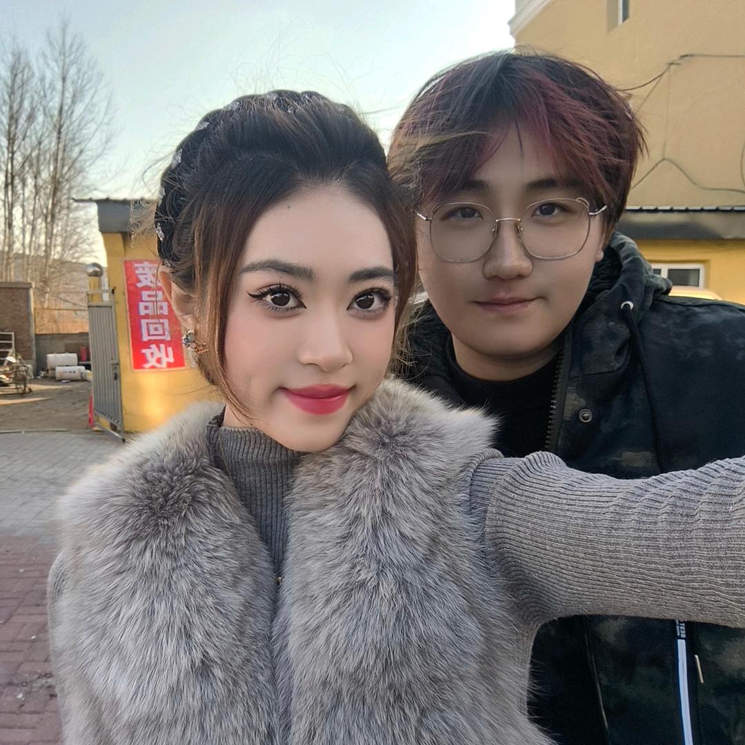 01年收废品的小两口