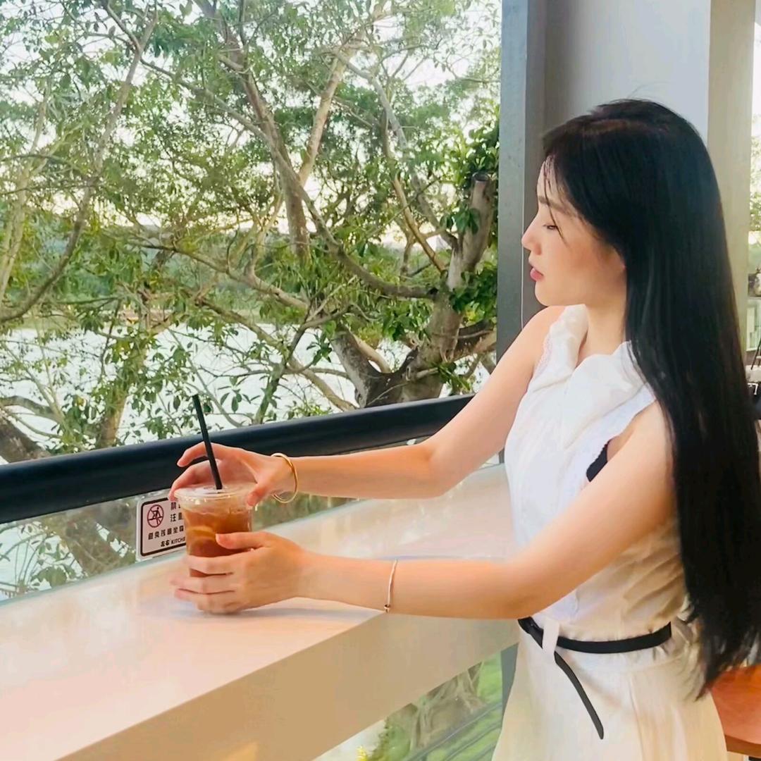 小張很困