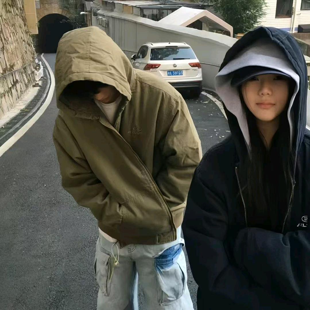 街头的梧桐树