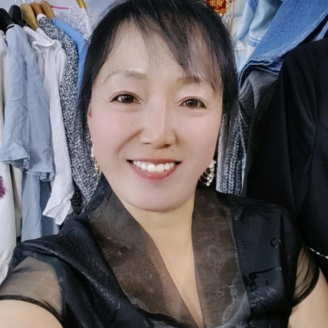 苗苗在对面