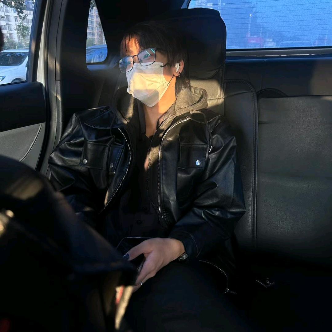 爱睡觉的小温.（直播被封版）