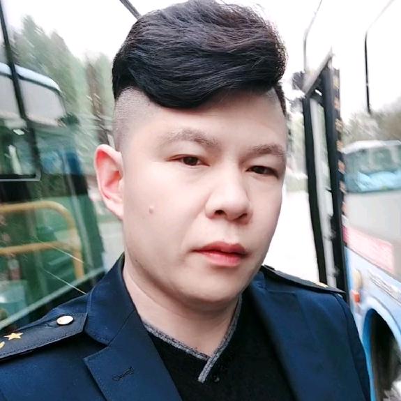 开公交的🚌（夫妻档）