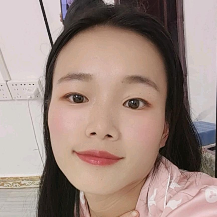 小依依💕