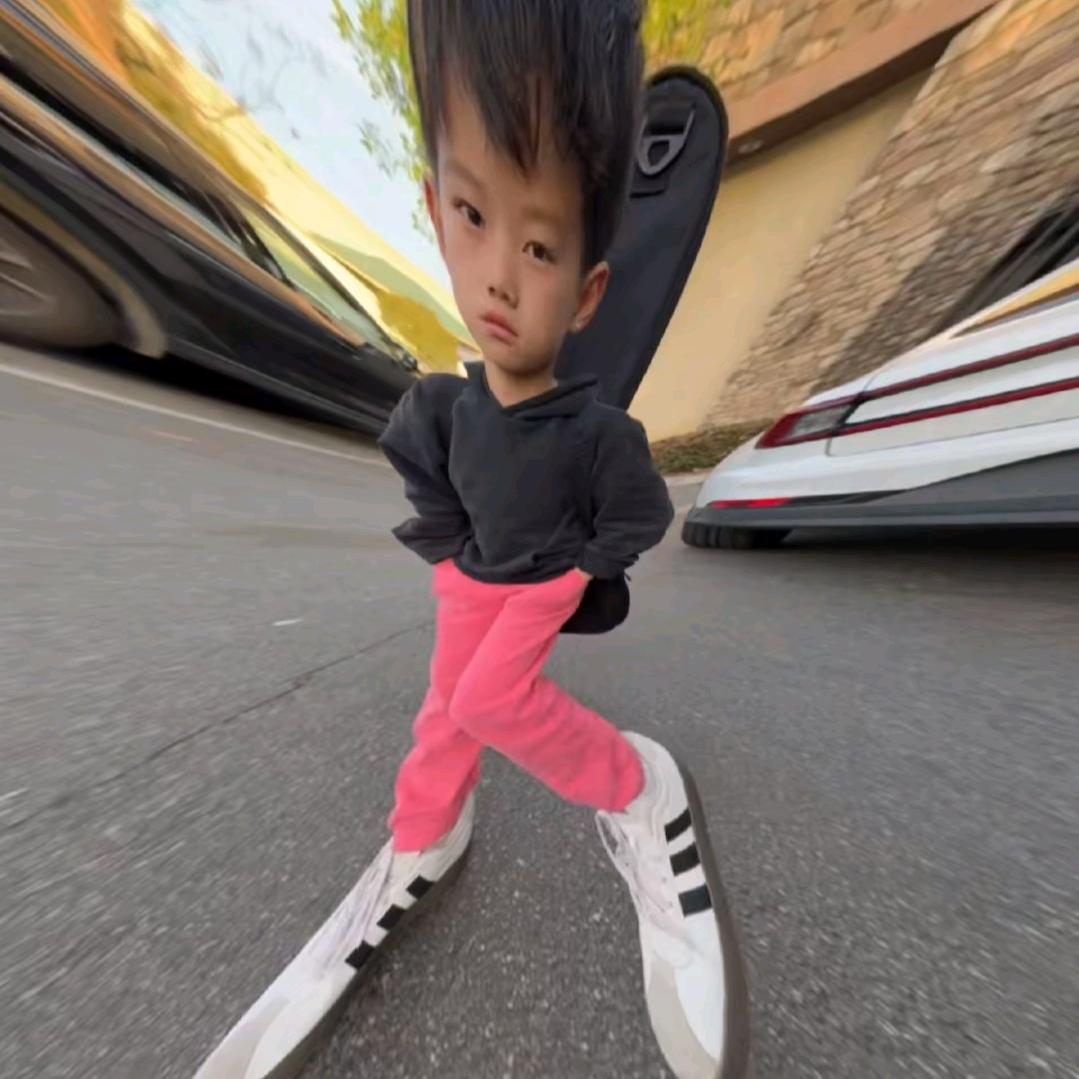 小小.