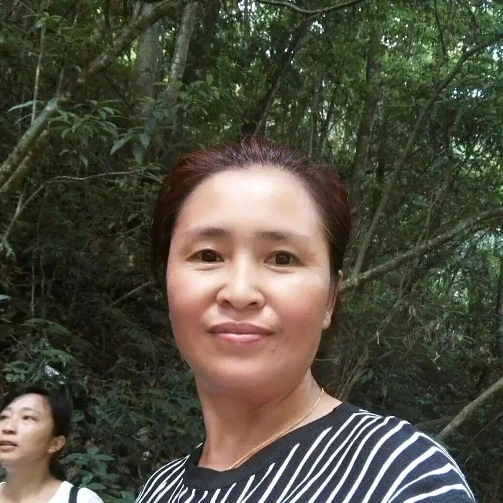 养中华鲟的凤大姐