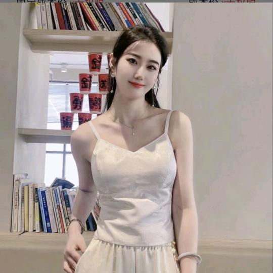 深圳吾木女装部设计师玲姐