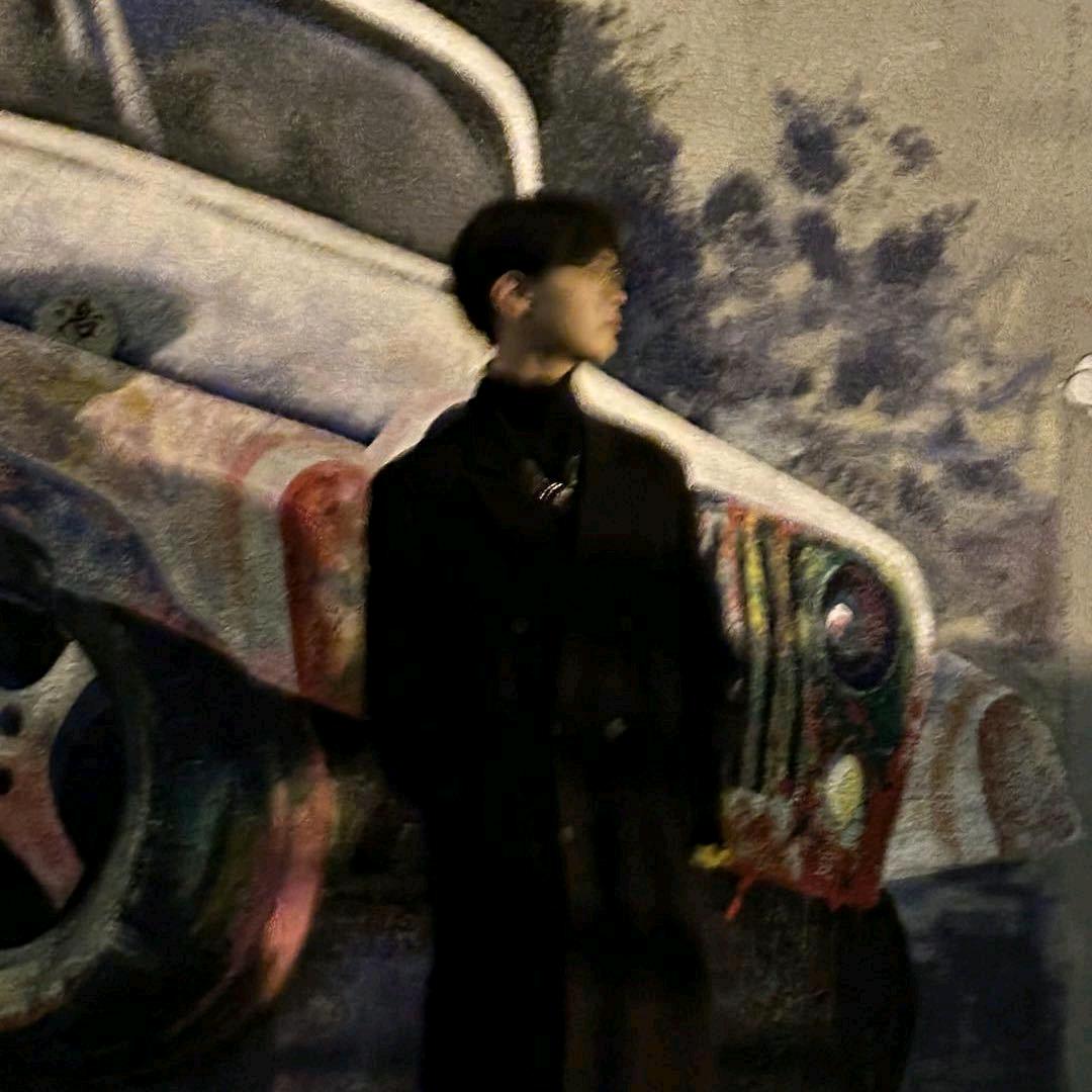 给了盲人一把手枪告诉他是吹风机