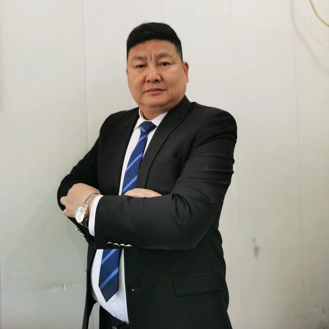 在上海江桥封浜做房产中介的：小陈