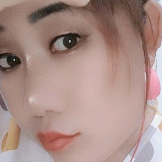村花🌹小可爱22岁女孩子