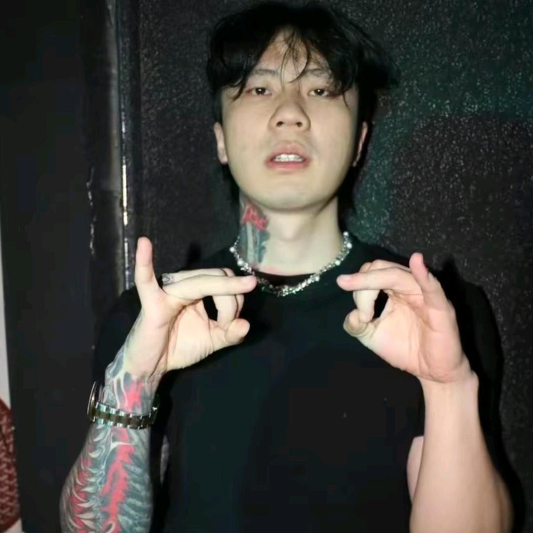 成嶋亮