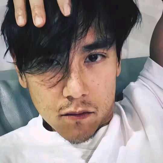我不是彭于晏.
