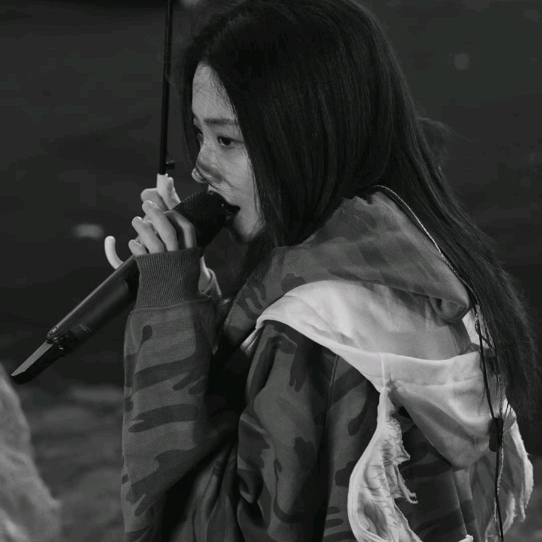 半夜去前女友家发现她前男友在家