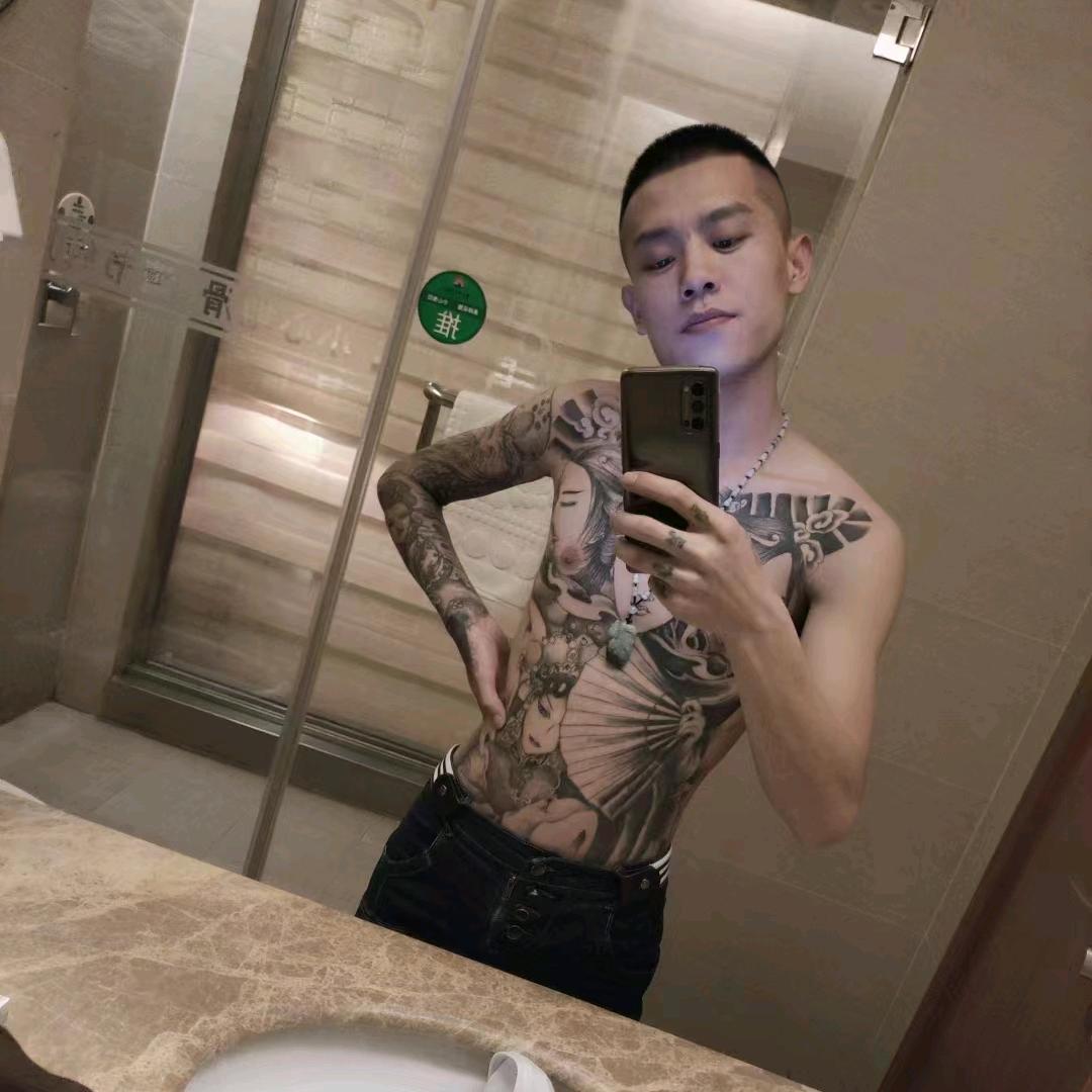 轻舟已过万重山.