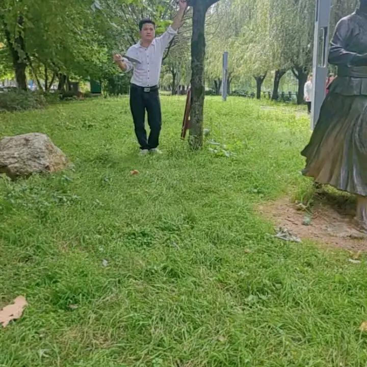 爱情不是菜，千万别动筷