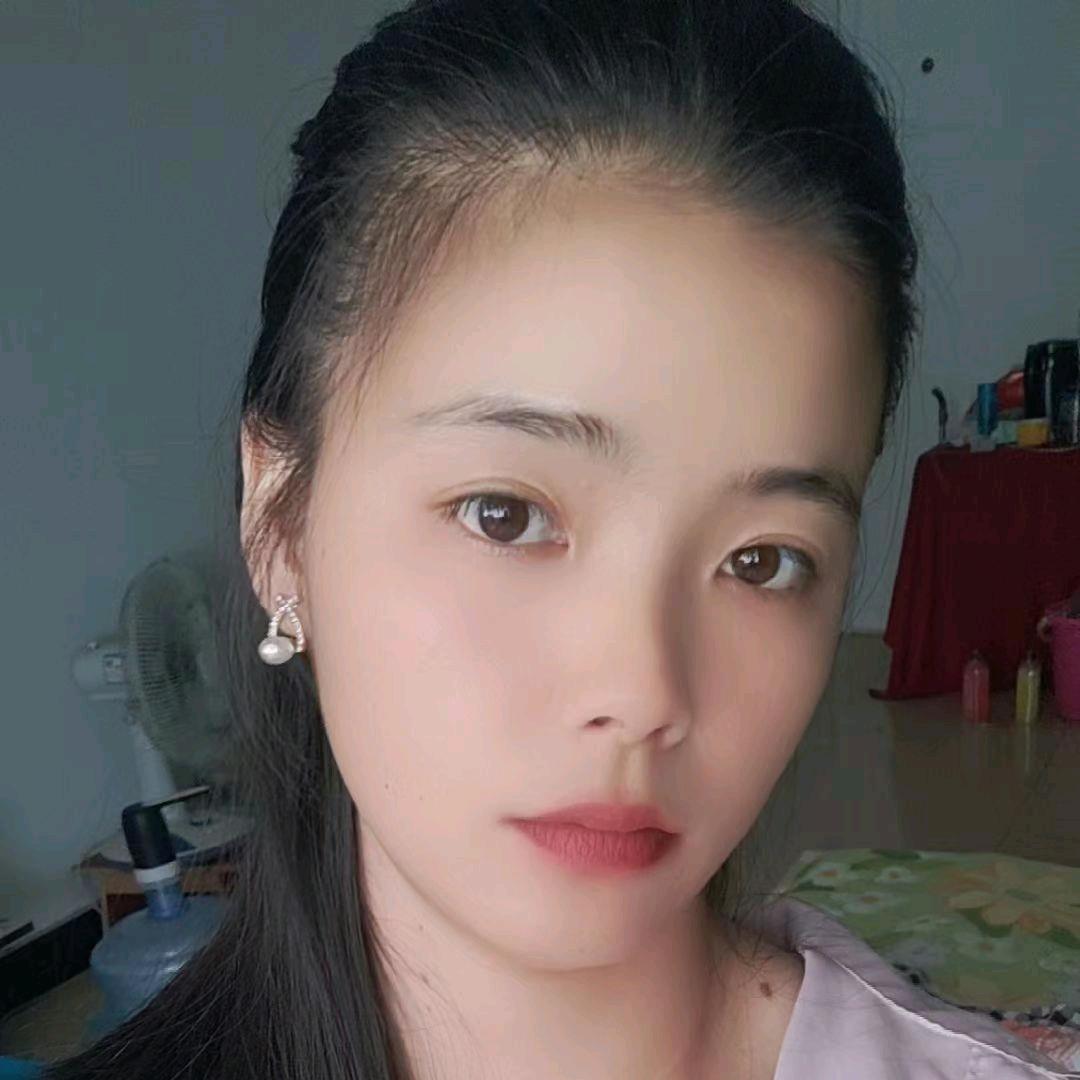 邓露露