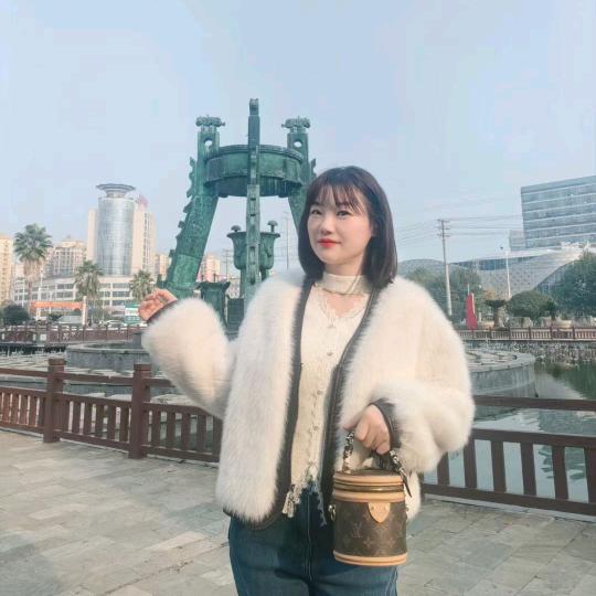 用户17758101225404