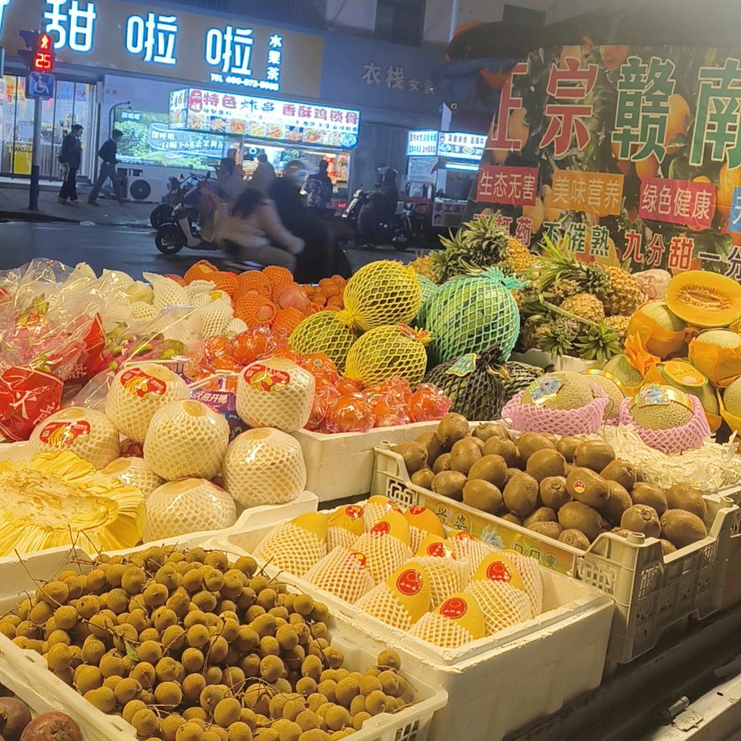 鹰记新鲜水果店摆摊