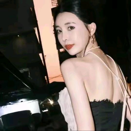 菠萝宝宝yuna～高质感穿搭