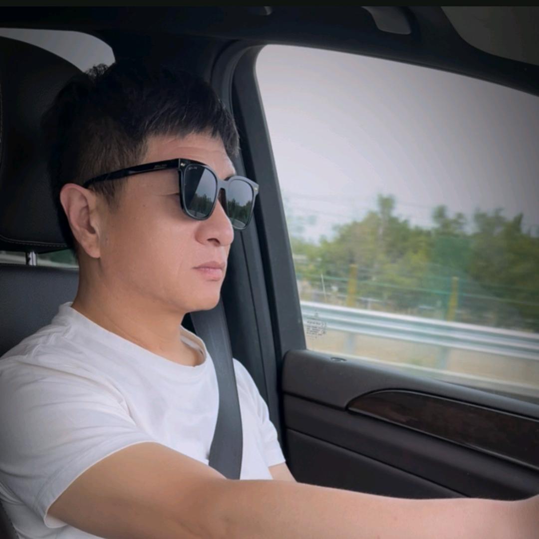 强哥哥 罗米安娜服饰