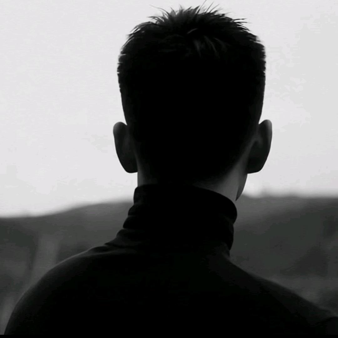 农资少年在田间