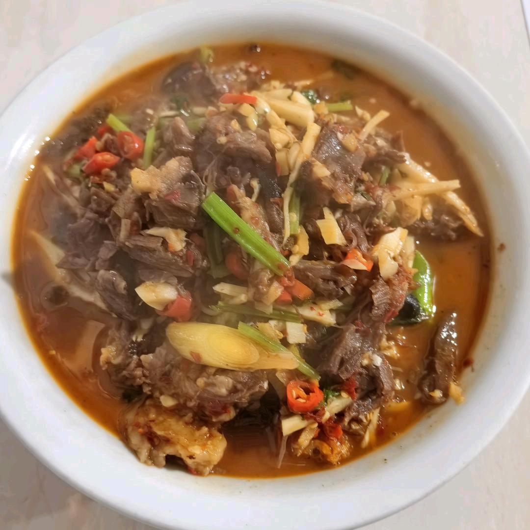 葛溪吃得香老狗肉馆搬原罐头厂内