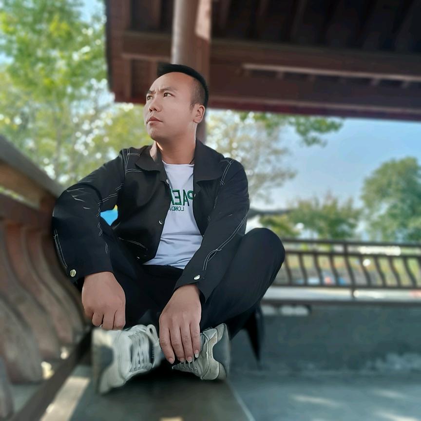 “༺单身小熊༻”