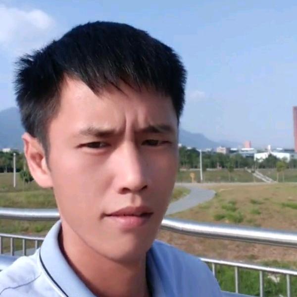 小鱼爱吃鱼