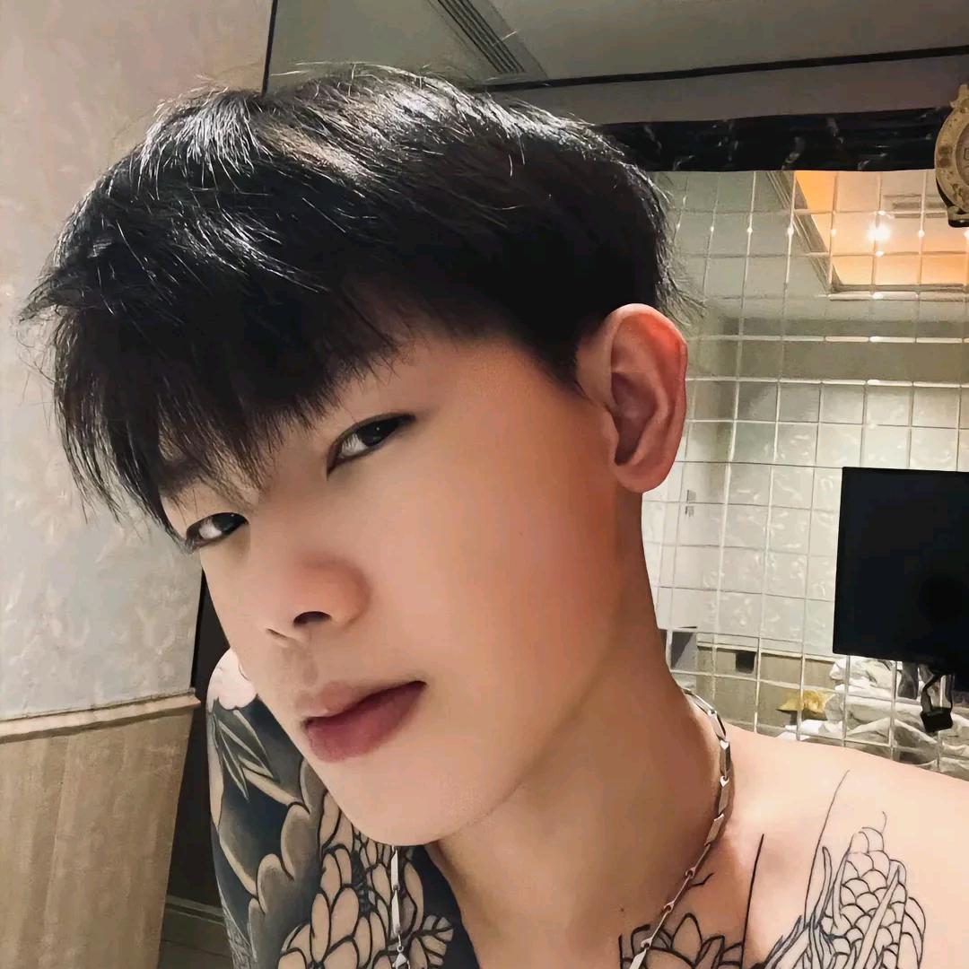 小帅👹(上学中)😄😍
