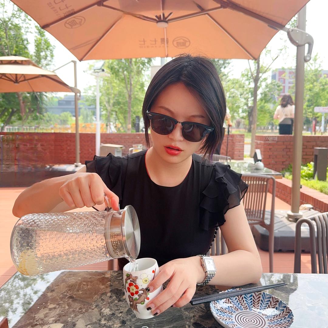 妖妖 in 绿毛水怪