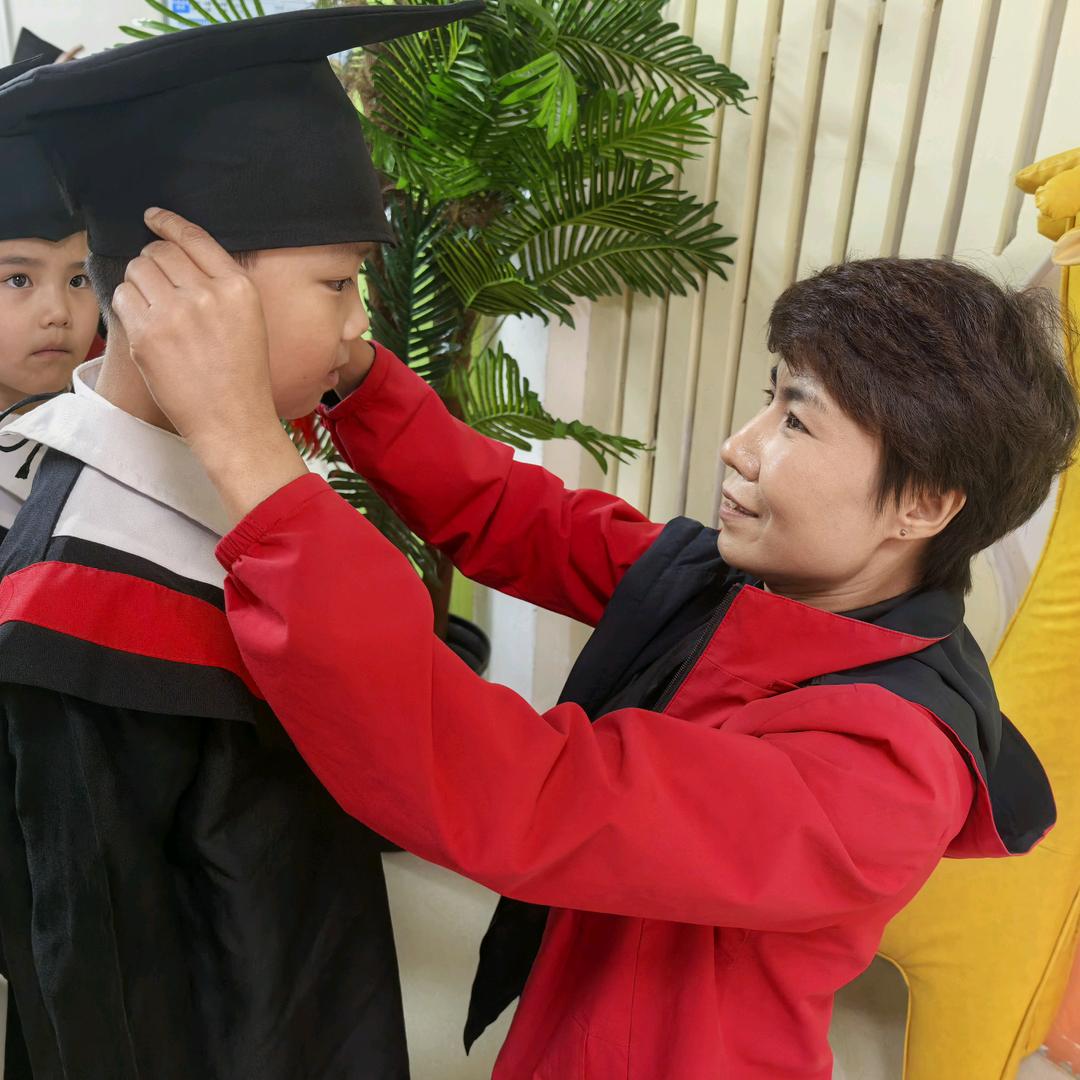 大拇指佳乐幼儿园蹦哒园长