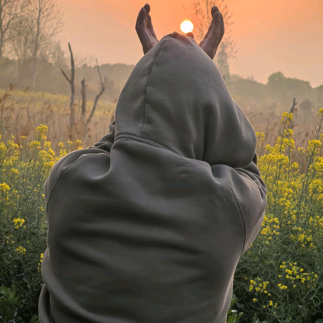 在深渊中仰望的人