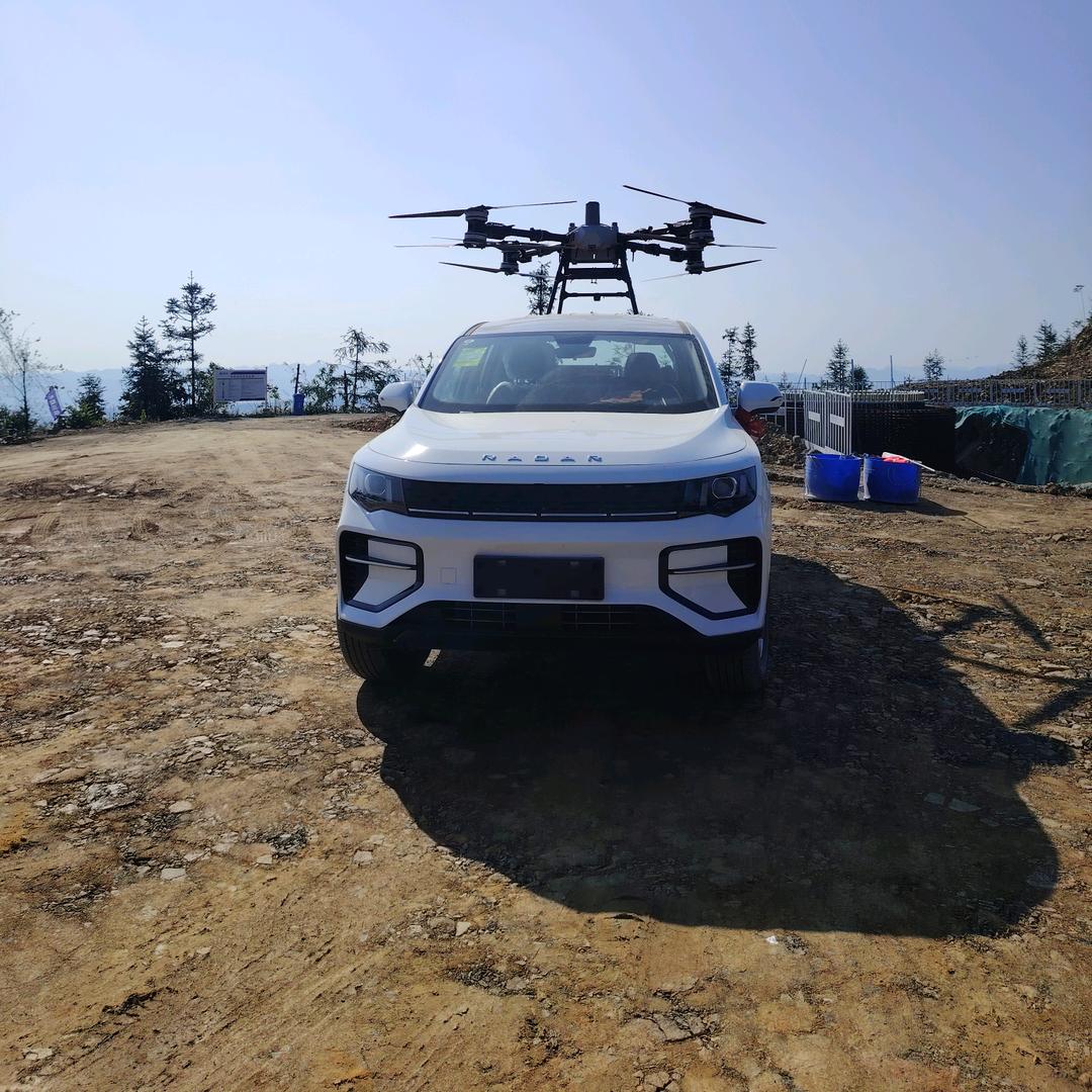 无人机吊运打药（小何）