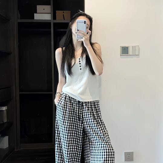 莓莓女装店