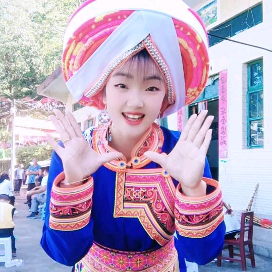 ⋆ ☆ ⋆ ★ 凤⋆ . ☆