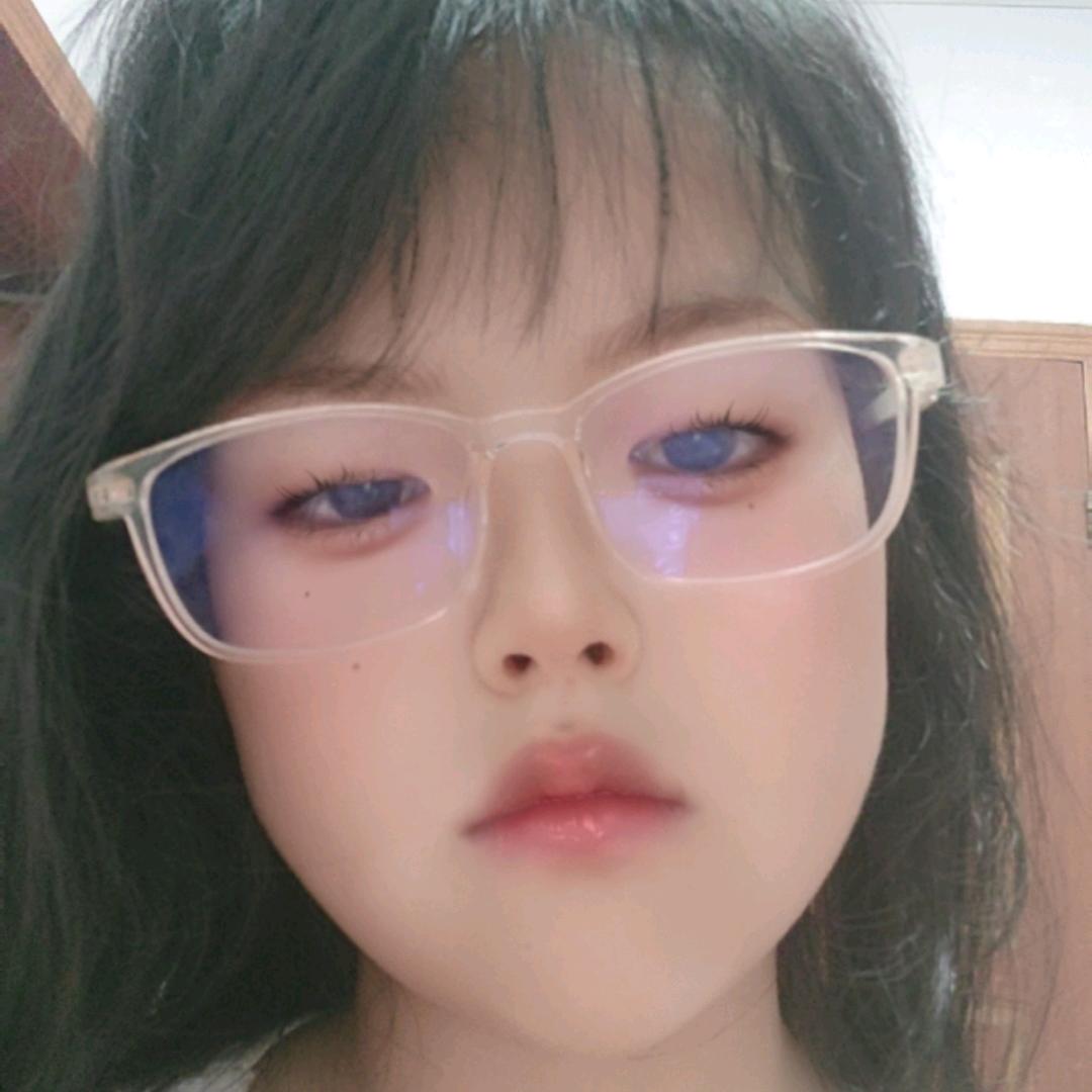 √