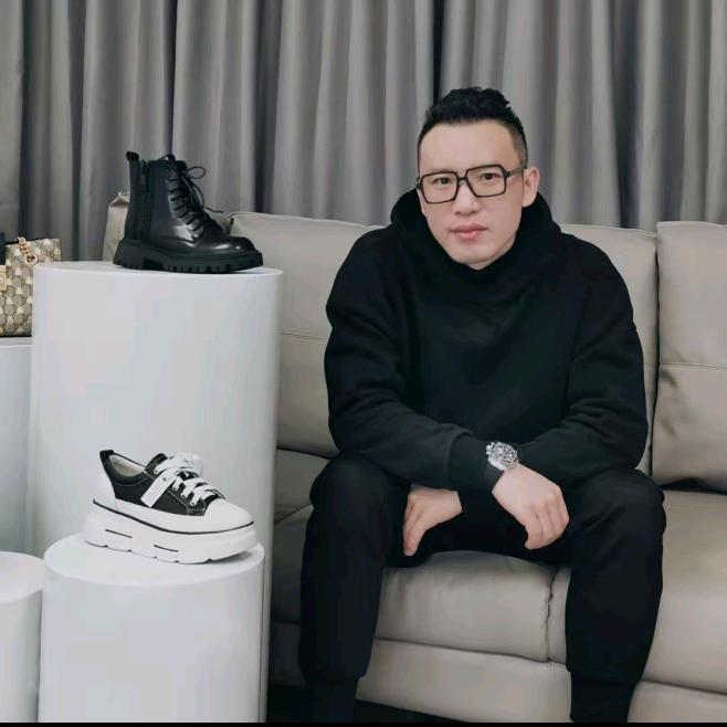 80后穿搭主理人-嘉丽