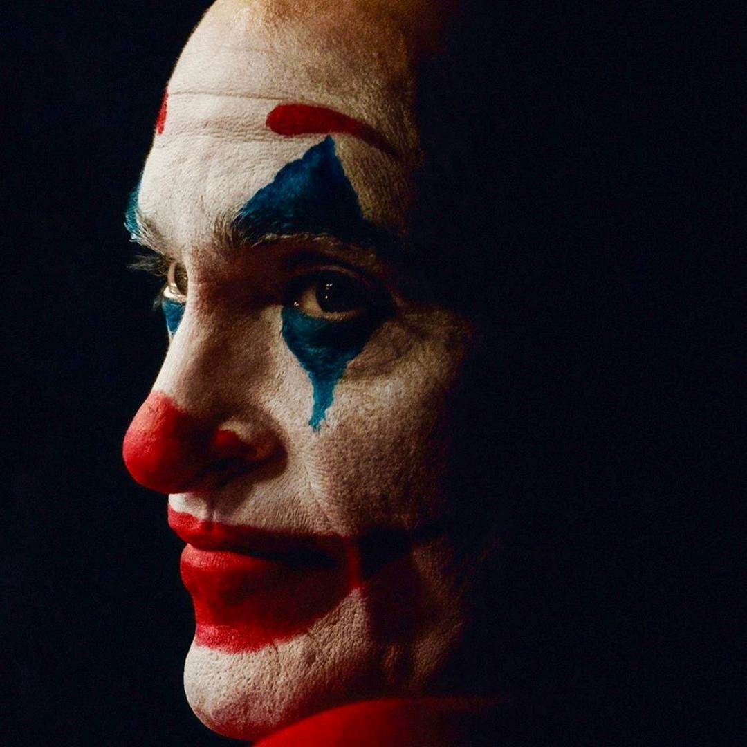 夜里听磁带的男孩