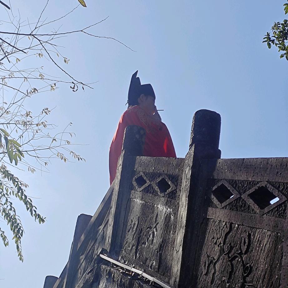 曾恋海之畔，彬情共水悠