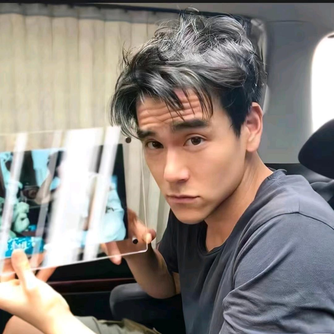 钟哥甩了你一巴掌