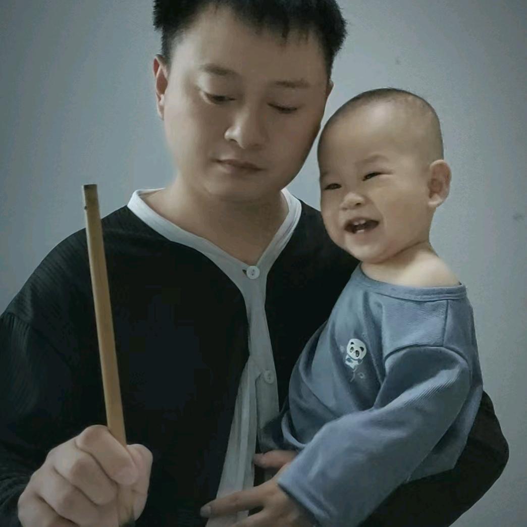 在永城教书法的小李老师