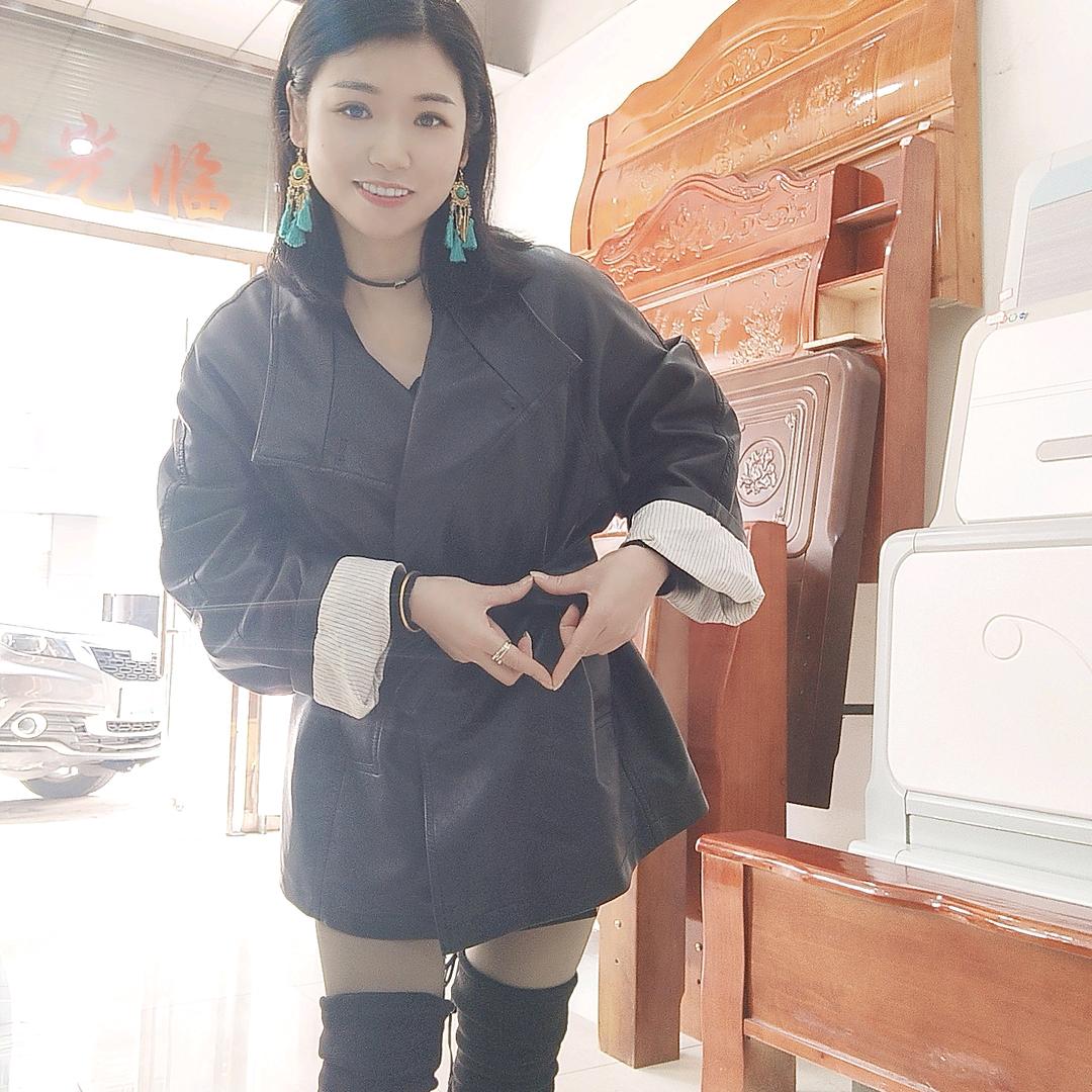 卖家具的小姐姐