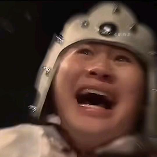 发现女友是les含泪换上女装跟她啦啦.